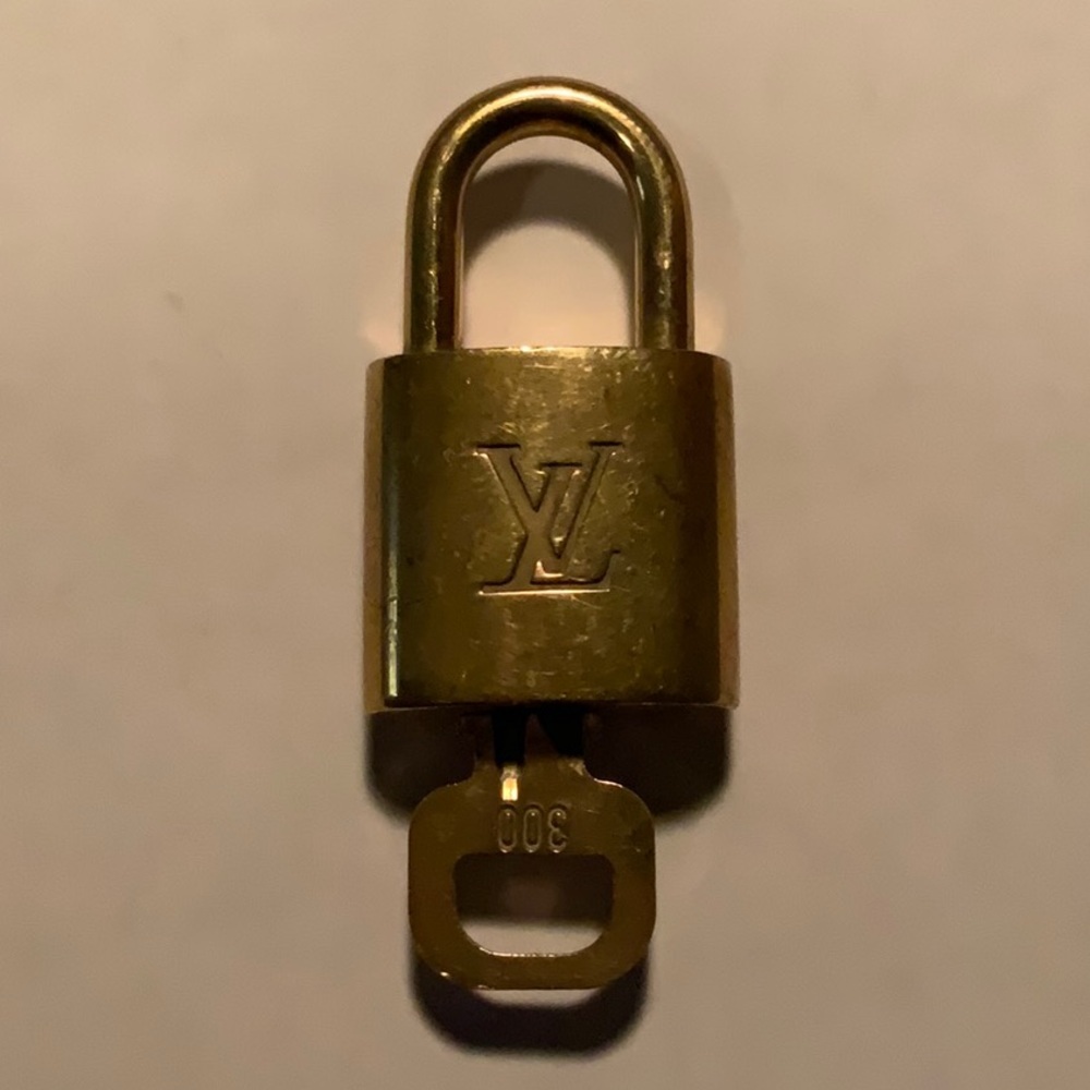 Vintage Louis Vuitton Brass ‘300’ Padlock in Goldtone with Goldtone Key [|]